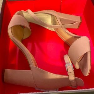 Modern ankle strap open toe sandal. Rose Quartz color